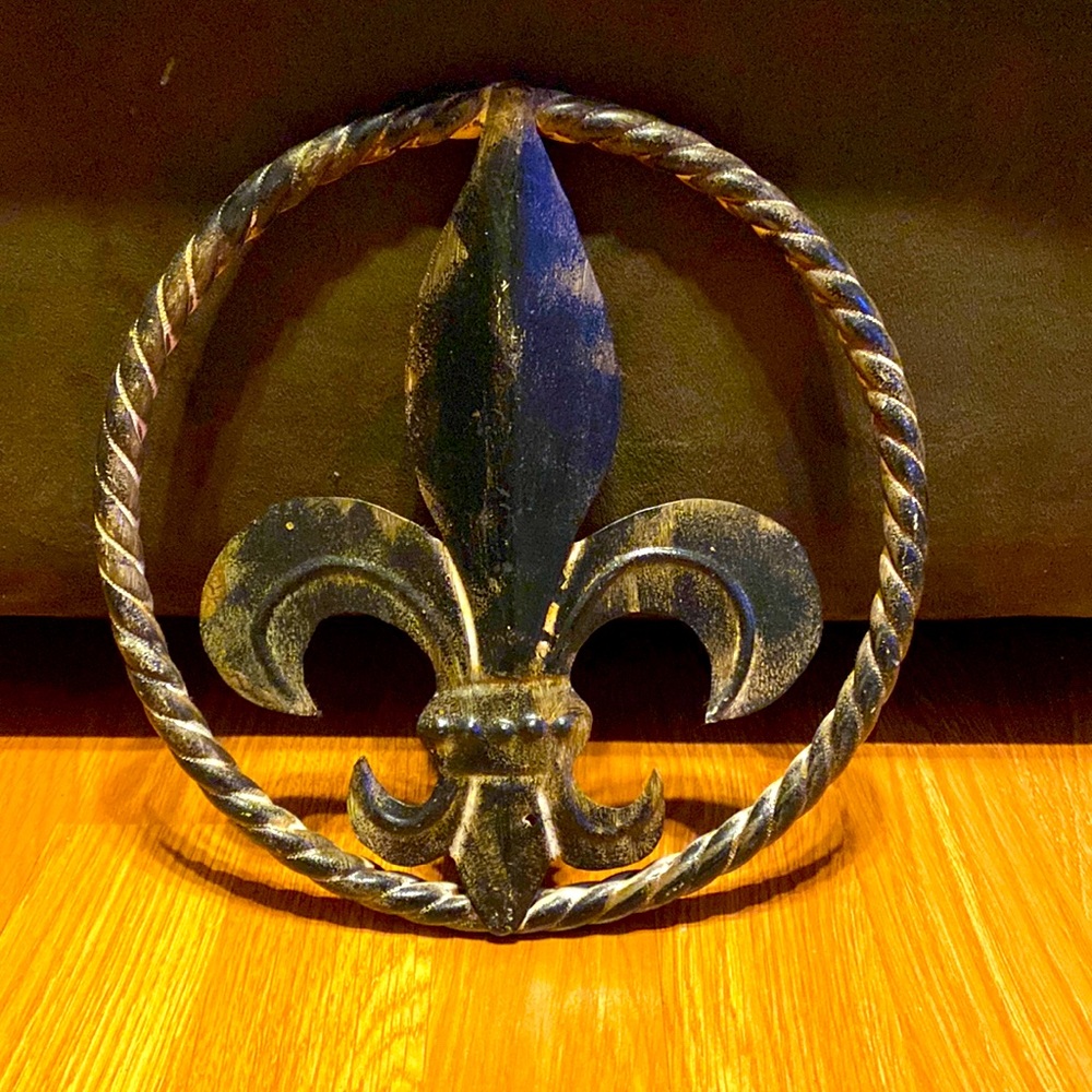 Fleur de Lis iron wall hanging